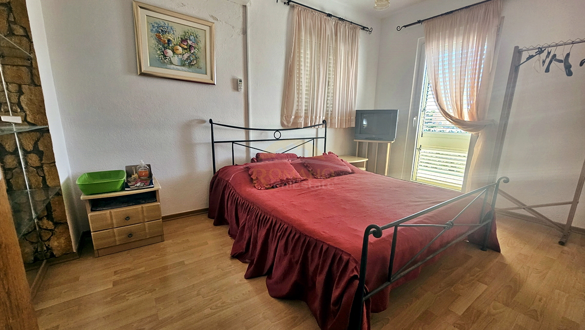 Bellissima casa dalmata a Sevid in ottima posizione con piscina e vista